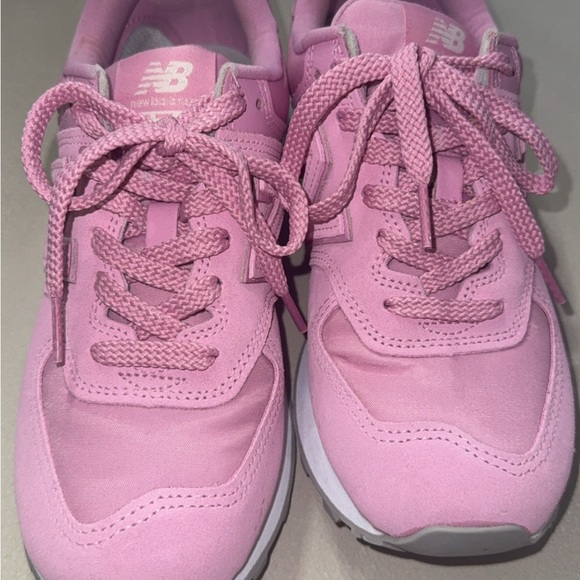 New Balance Women's Sneakers in Soft Pink size 7.5 never worn - Picture 3 of 4